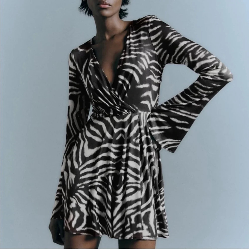 Zara NWT Zebra Animal Print Long Sleeve V-Neckline Stretch Dress Size Medium